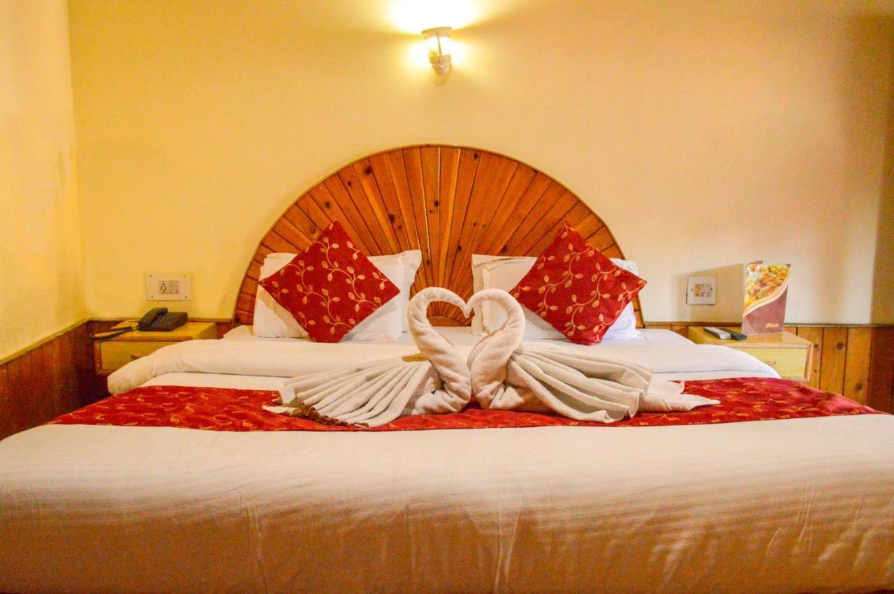 Hotel Pine Grove-Mall Road Manāli Zewnętrze zdjęcie