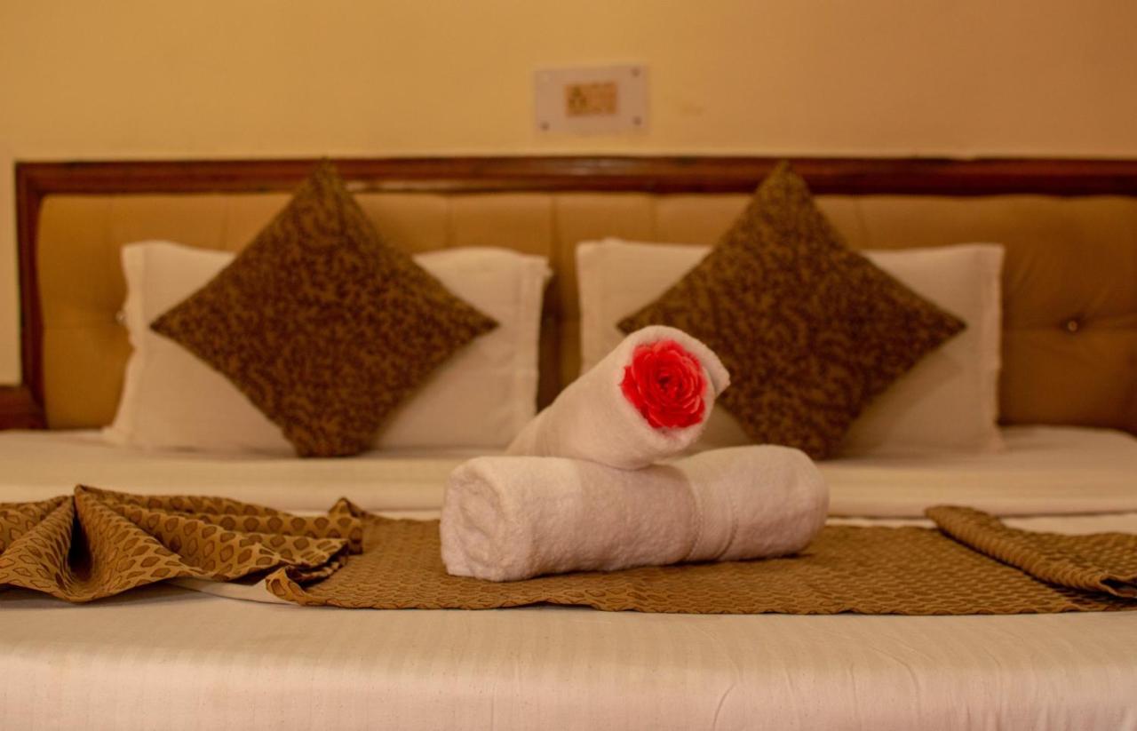 Hotel Pine Grove-Mall Road Manāli Zewnętrze zdjęcie
