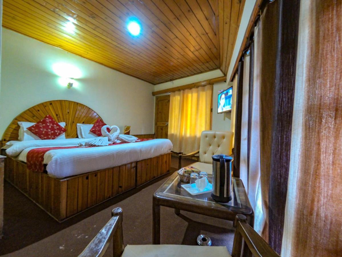 Hotel Pine Grove-Mall Road Manāli Zewnętrze zdjęcie