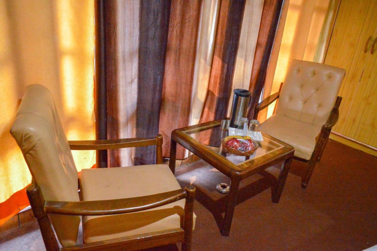 Hotel Pine Grove-Mall Road Manāli Zewnętrze zdjęcie