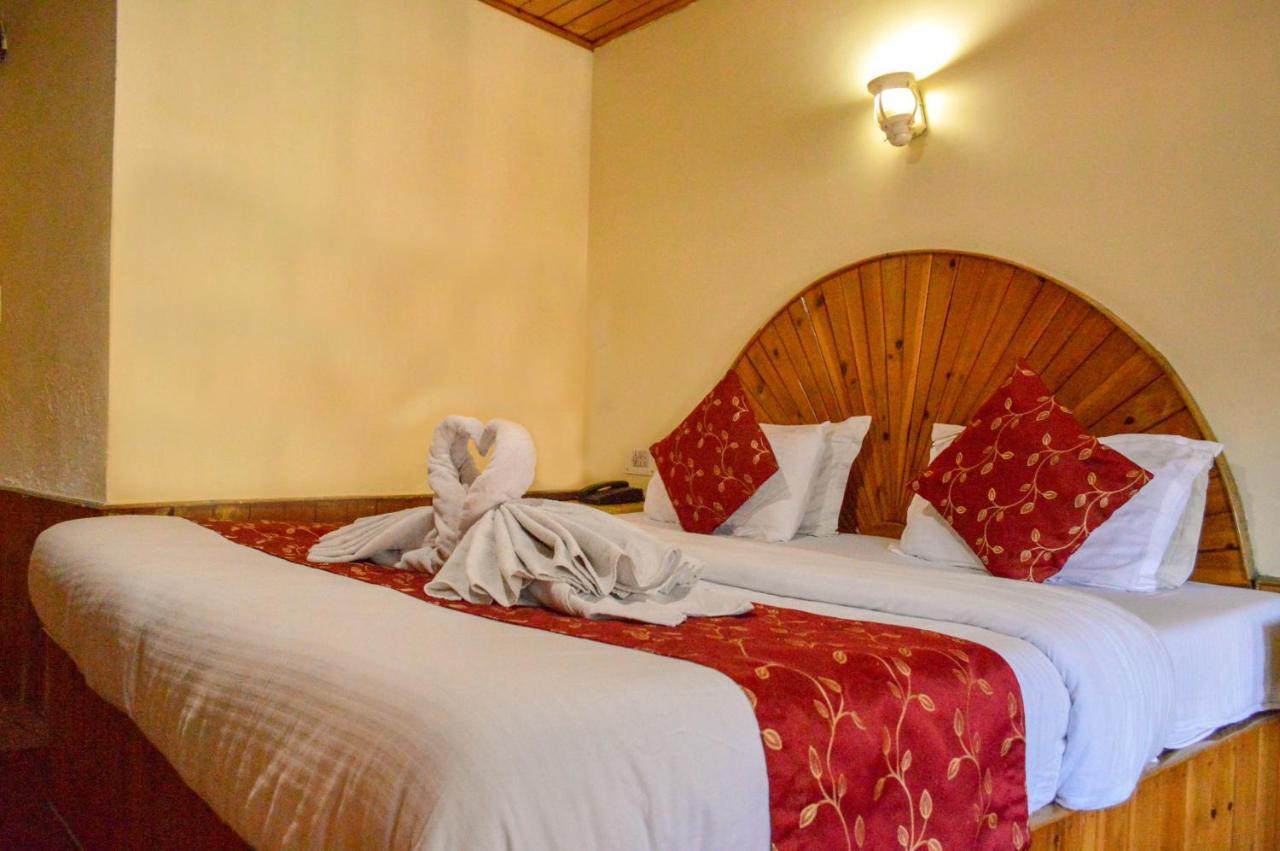 Hotel Pine Grove-Mall Road Manāli Zewnętrze zdjęcie