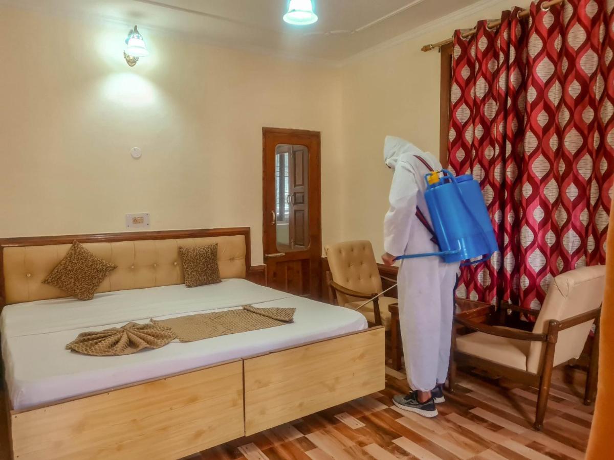 Hotel Pine Grove-Mall Road Manāli Zewnętrze zdjęcie