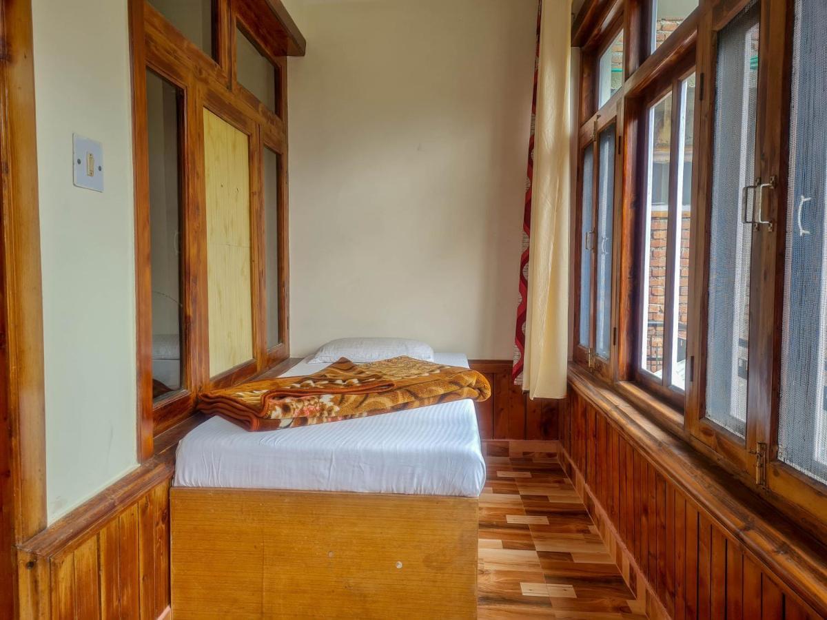 Hotel Pine Grove-Mall Road Manāli Zewnętrze zdjęcie