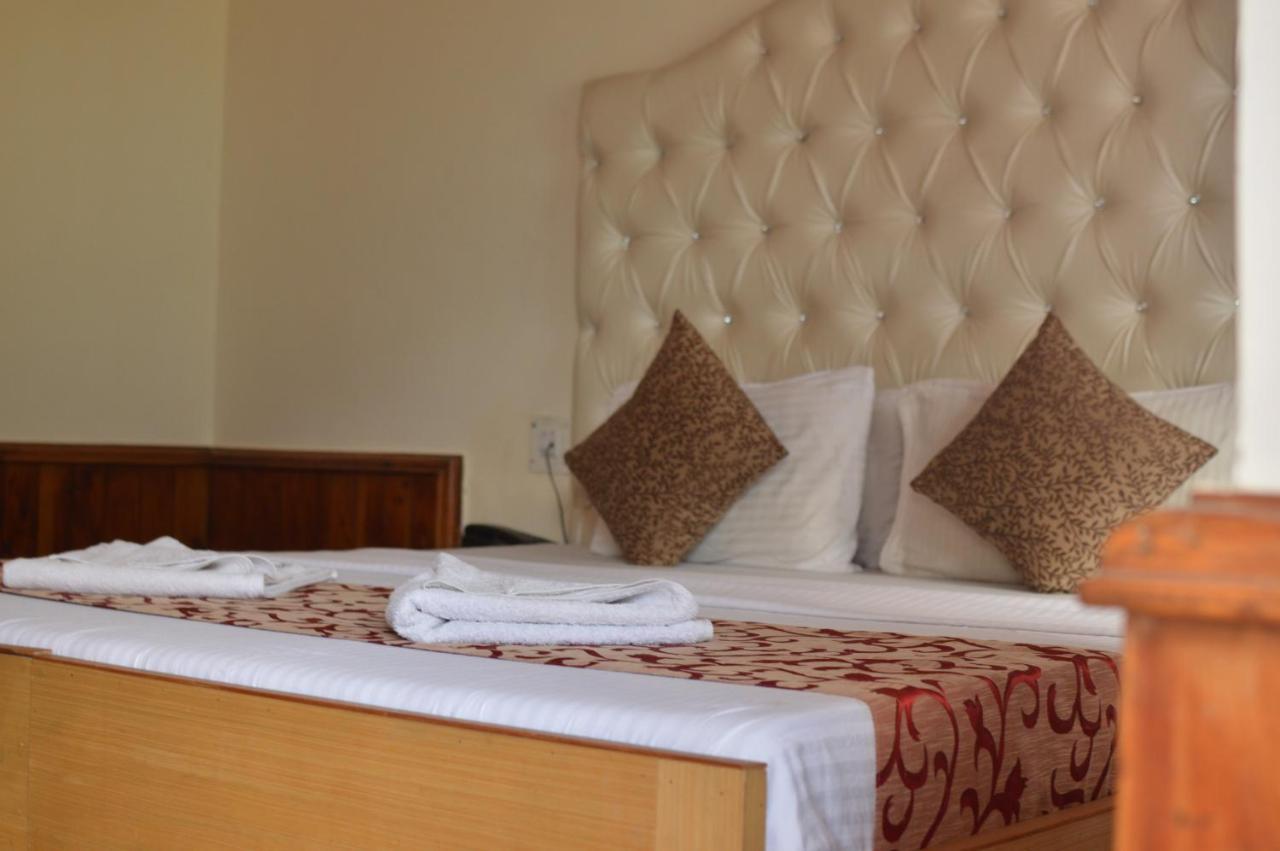 Hotel Pine Grove-Mall Road Manāli Zewnętrze zdjęcie